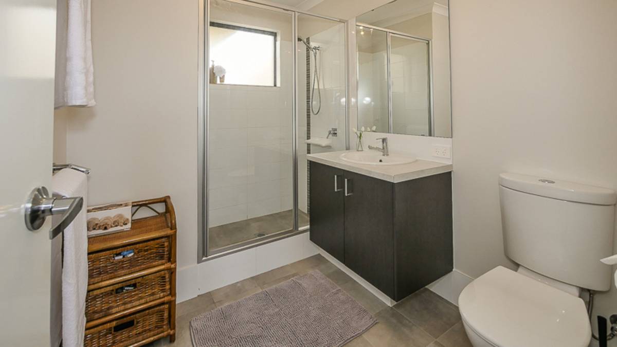 12 Rowan Way, Lakelands, WA 6180 AUS