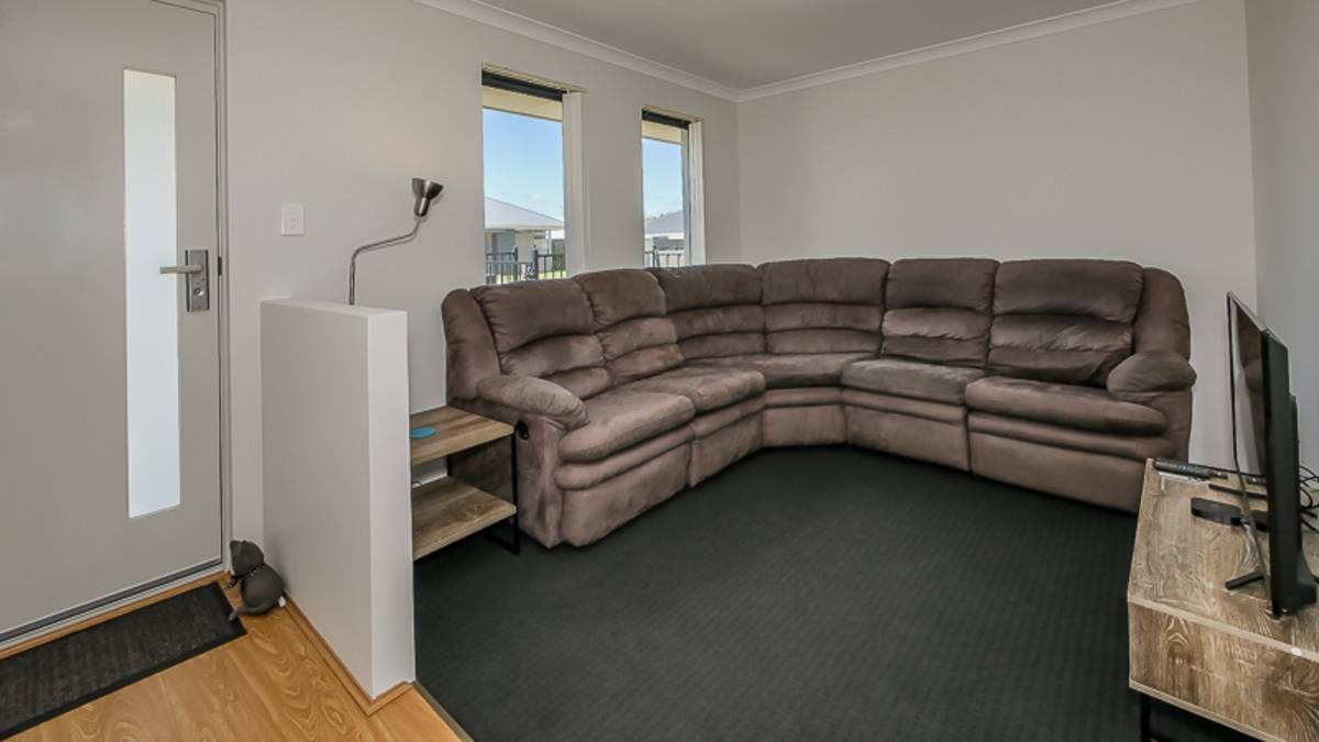 12 Rowan Way, Lakelands, WA 6180 AUS