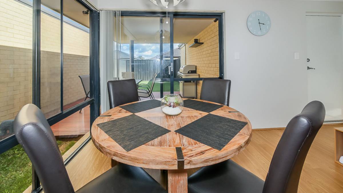 12 Rowan Way, Lakelands, WA 6180 AUS