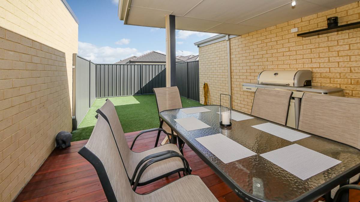 12 Rowan Way, Lakelands, WA 6180 AUS