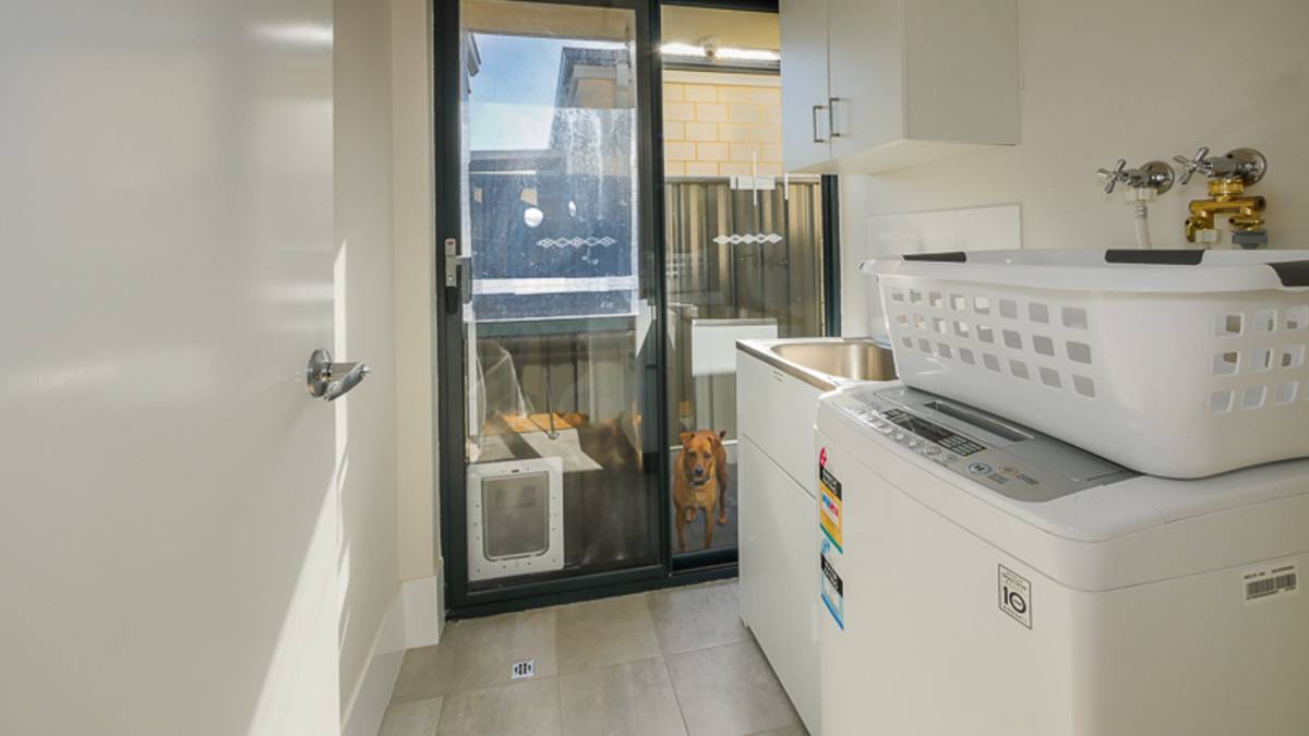 12 Rowan Way, Lakelands, WA 6180 AUS