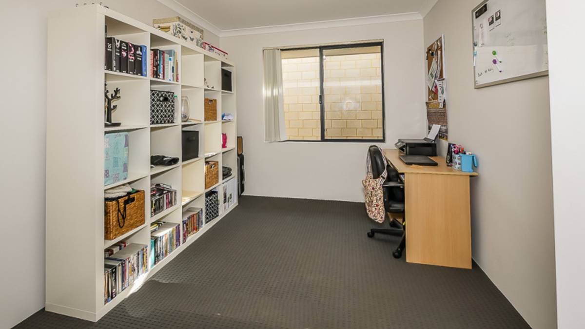 12 Rowan Way, Lakelands, WA 6180 AUS