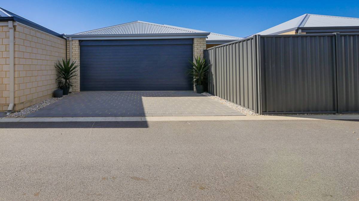 12 Rowan Way, Lakelands, WA 6180 AUS