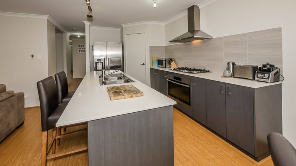 12 Rowan Way, Lakelands, WA 6180 AUS
