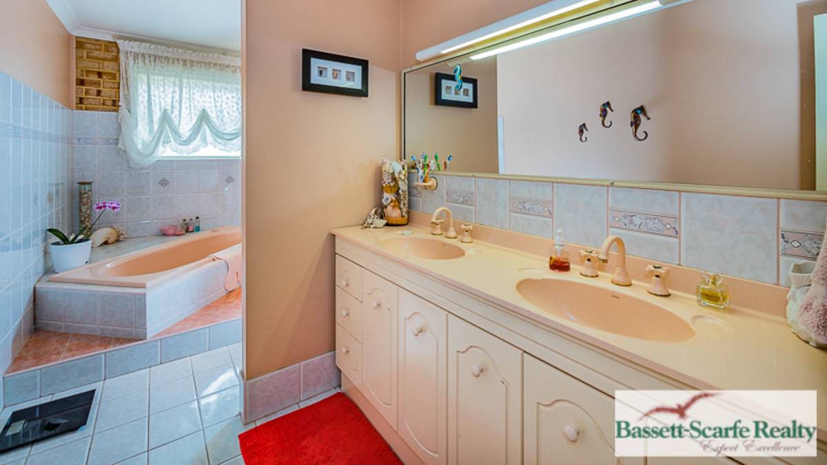 64 Victoria Circle, Greenfields, WA 6210 AUS