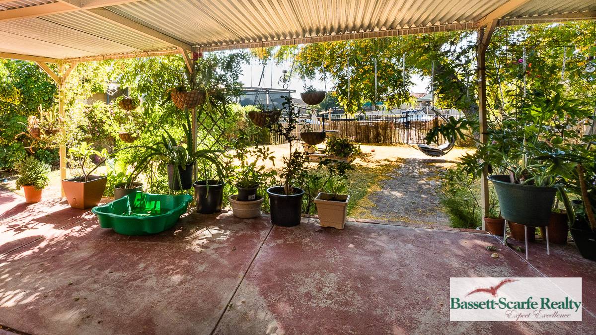 2 Woolah Place, South Yunderup, WA 6208 AUS