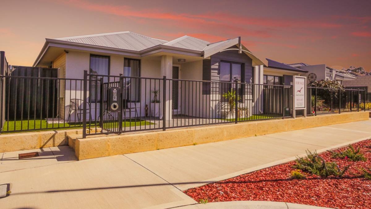 12 Rowan Way, Lakelands, WA 6180 AUS