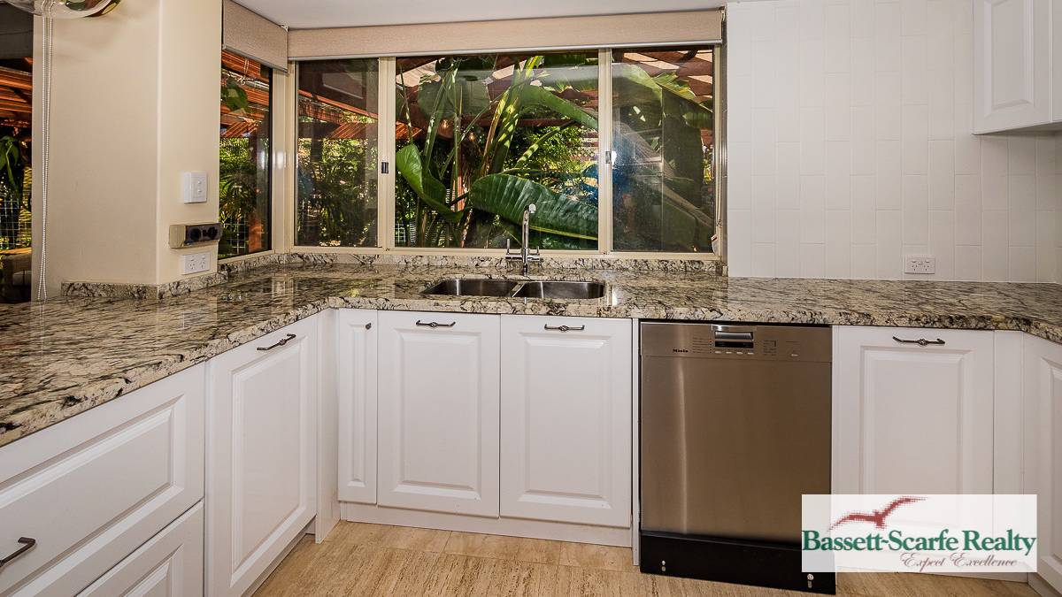 11 Kedron Place, Greenfields, WA 6210 AUS