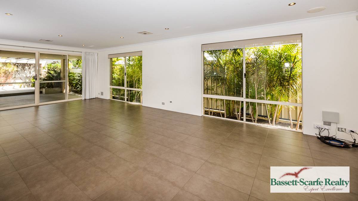 12 Glendale Street, Meadow Springs, WA 6210 AUS