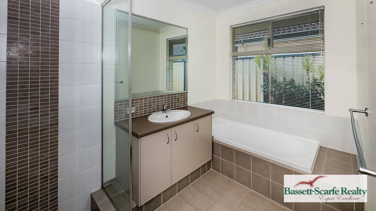 12 Glendale Street, Meadow Springs, WA 6210 AUS