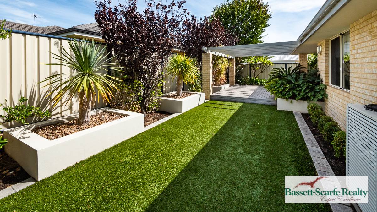12 Glendale Street, Meadow Springs, WA 6210 AUS