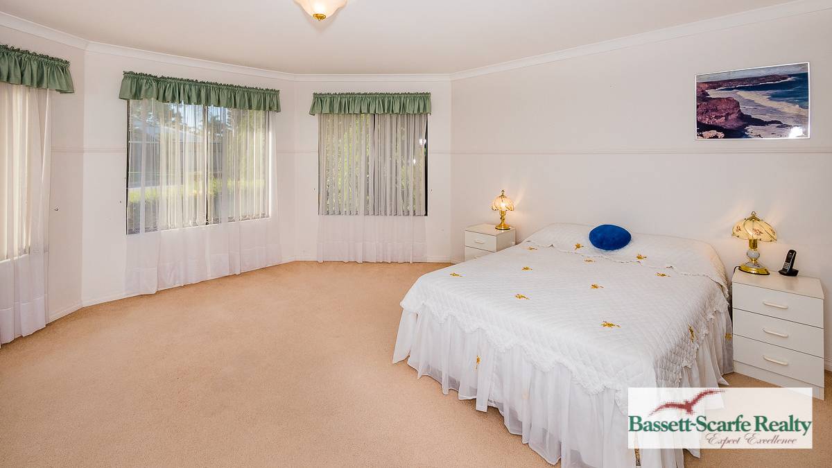16 Lambrook Mews, ERSKINE, WA 6210 AUS