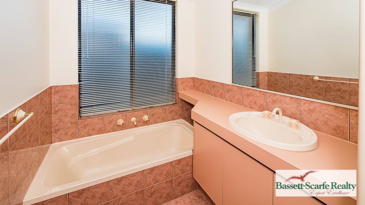 16 Lambrook Mews, ERSKINE, WA 6210 AUS