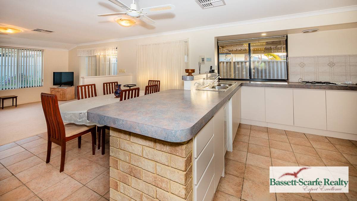 16 Lambrook Mews, ERSKINE, WA 6210 AUS
