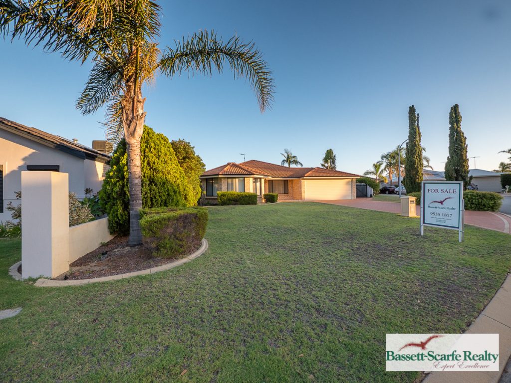 16 Lambrook Mews, Erskine - Image 1