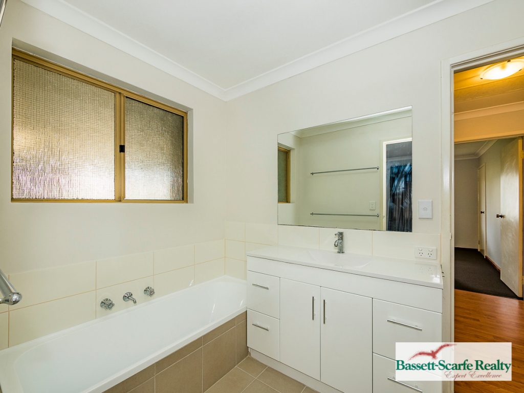 8 Tennyson Avenue, Halls Head - Thumbnail 4