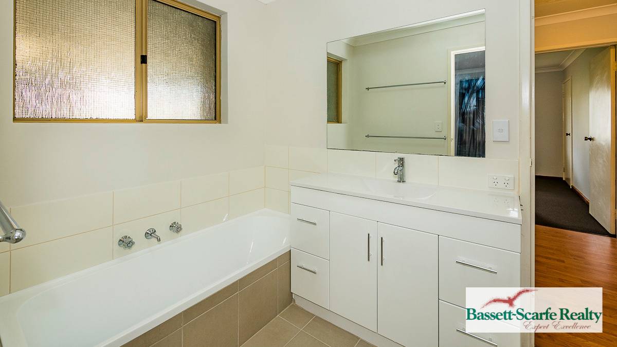 8 Tennyson Avenue, Halls Head, WA 6210 AUS