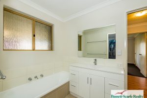 8 Tennyson Avenue, Halls Head, WA 6210 AUS