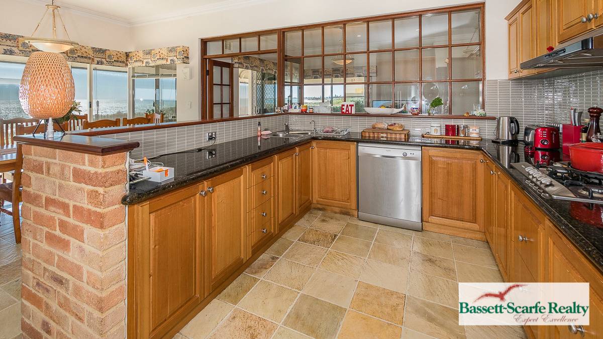 2 Barry Street, Mandurah, WA 6210 AUS