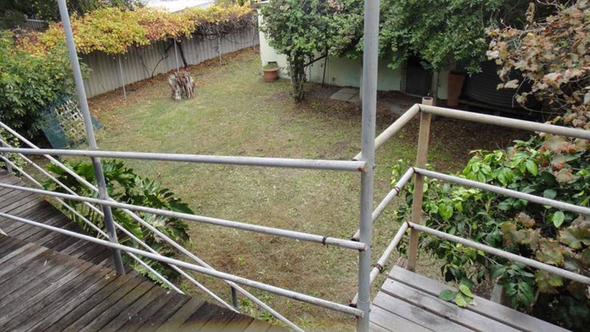 2 Bolton Street, DUDLEY PARK, WA 6210 AUS
