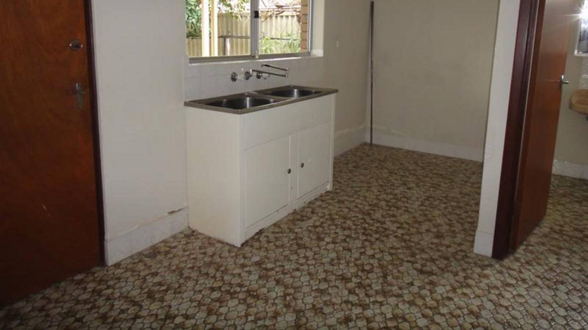 2 Bolton Street, DUDLEY PARK, WA 6210 AUS