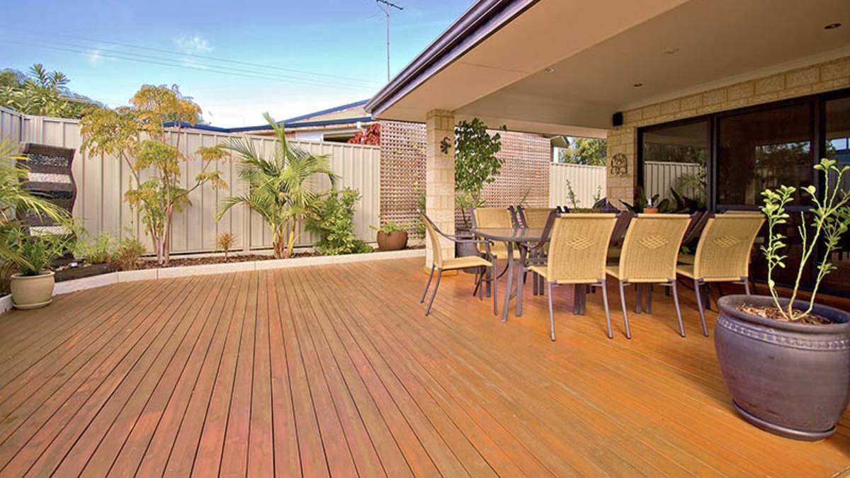 74A Leslie Street, Dudley Park, WA 6210 AUS