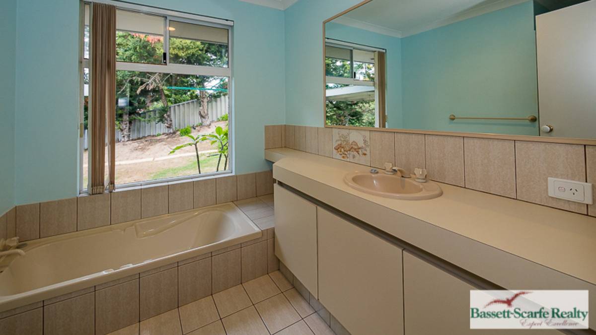 24 Hestia Place, San Remo, WA 6210 AUS
