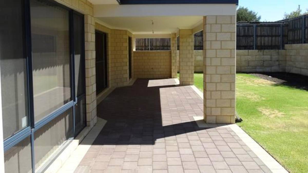 3 Adriana Way, HALLS HEAD, WA 6210 AUS