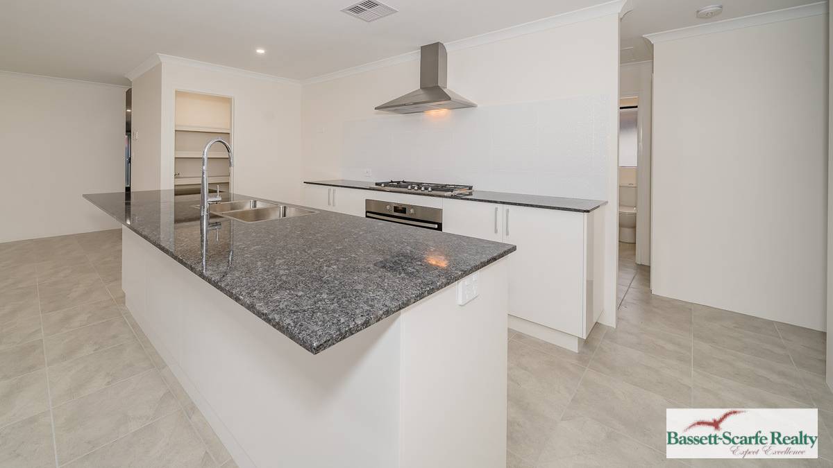 5 Goomarl Street, Dudley Park, WA 6210 AUS