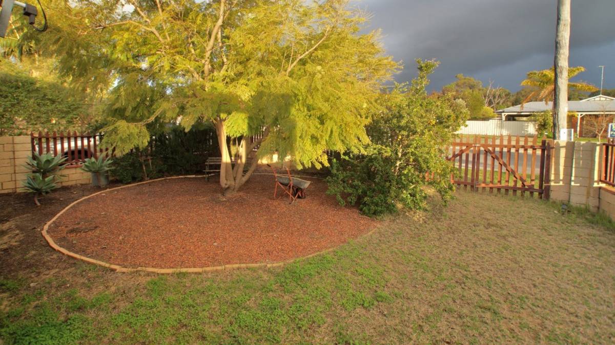 13 Saskatchewan Way, GREENFIELDS, WA 6210 AUS