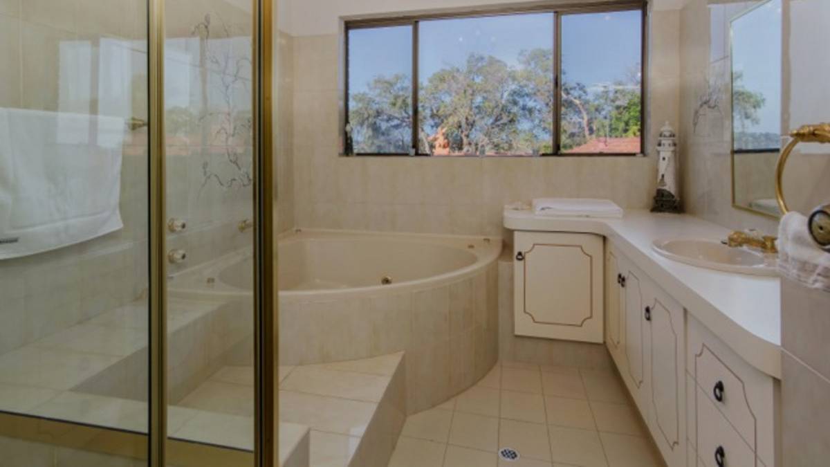 11 Tanjinn Street, DAWESVILLE, WA 6211 AUS