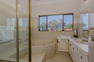 11 Tanjinn Street, DAWESVILLE, WA 6211 AUS
