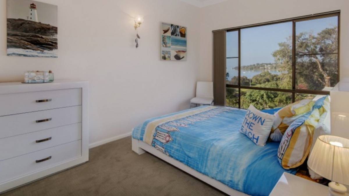11 Tanjinn Street, DAWESVILLE, WA 6211 AUS