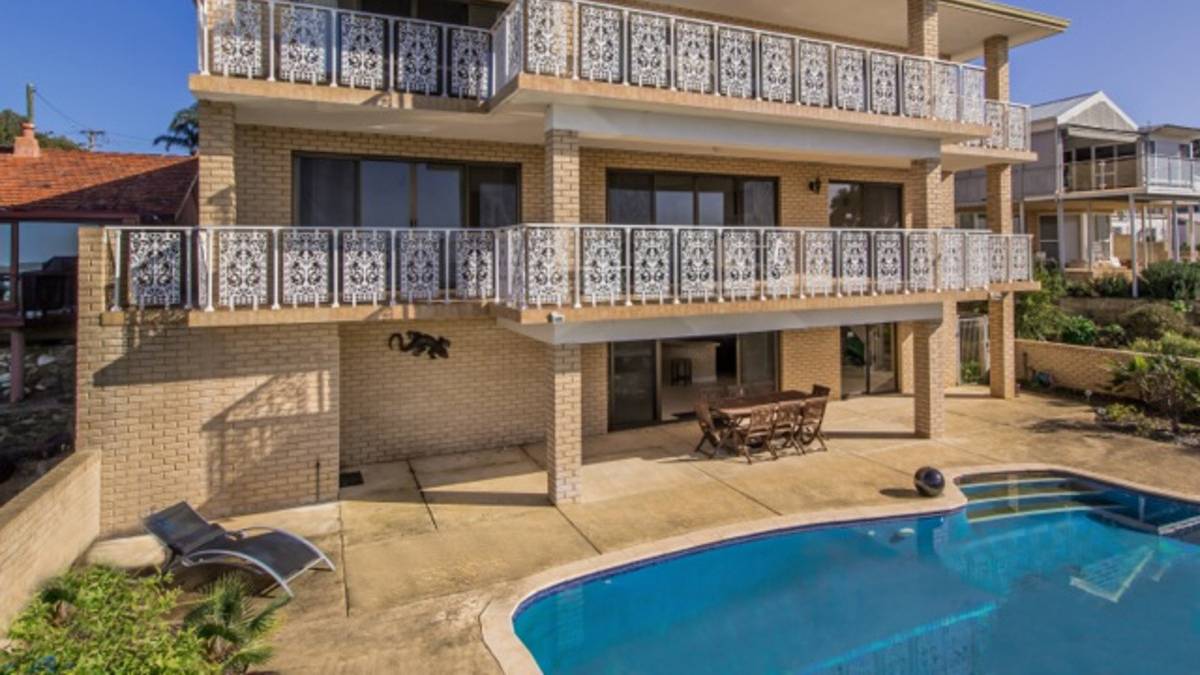 11 Tanjinn Street, DAWESVILLE, WA 6211 AUS