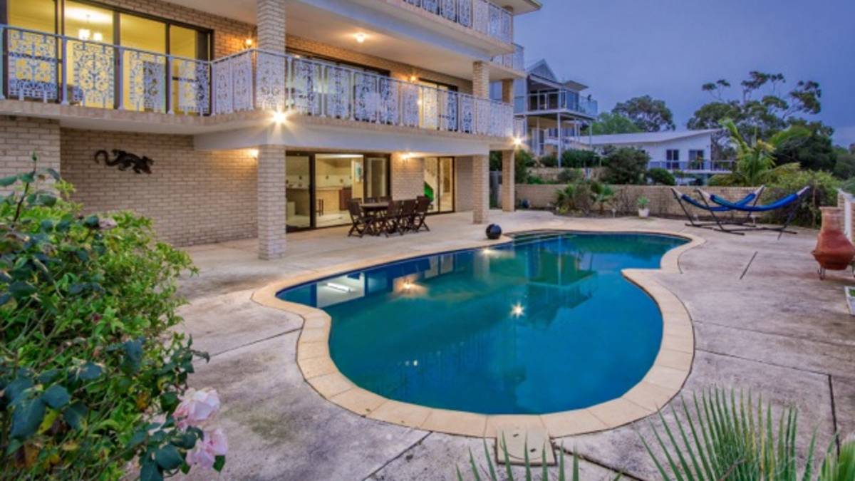 11 Tanjinn Street, DAWESVILLE, WA 6211 AUS