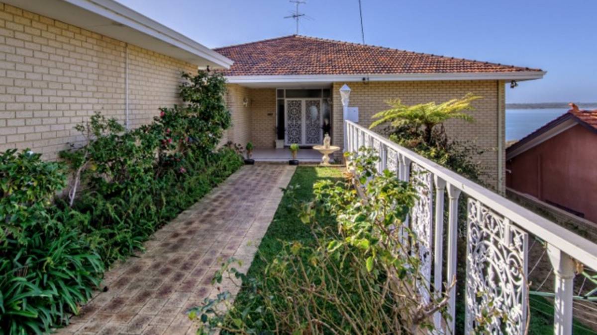 11 Tanjinn Street, DAWESVILLE, WA 6211 AUS
