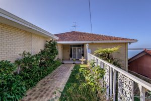 11 Tanjinn Street, DAWESVILLE, WA 6211 AUS