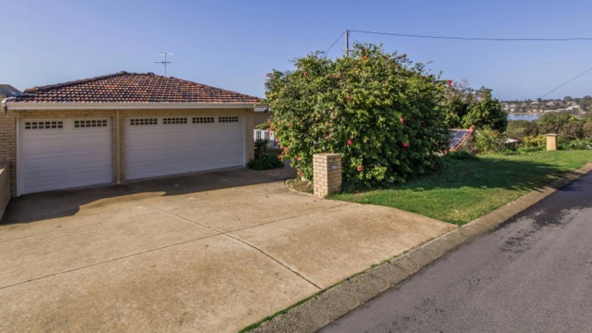 11 Tanjinn Street, DAWESVILLE, WA 6211 AUS