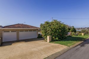 11 Tanjinn Street, DAWESVILLE, WA 6211 AUS