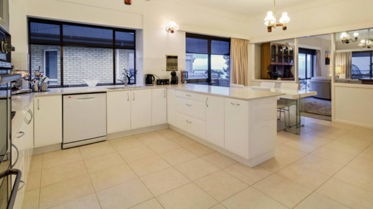 11 Tanjinn Street, DAWESVILLE, WA 6211 AUS