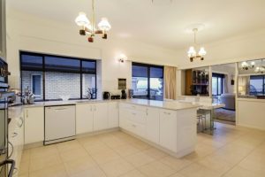 11 Tanjinn Street, DAWESVILLE, WA 6211 AUS