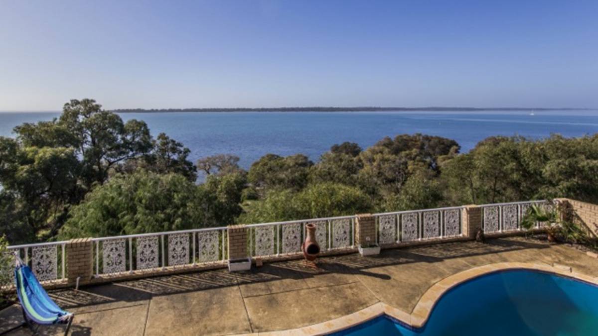11 Tanjinn Street, DAWESVILLE, WA 6211 AUS
