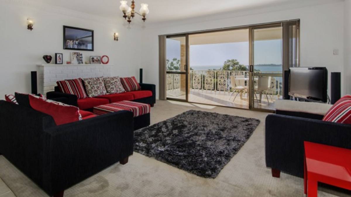 11 Tanjinn Street, DAWESVILLE, WA 6211 AUS