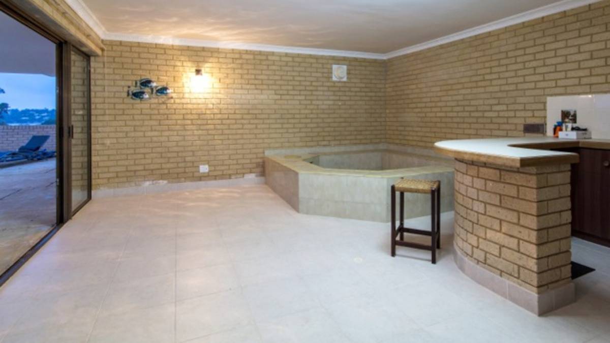 11 Tanjinn Street, DAWESVILLE, WA 6211 AUS