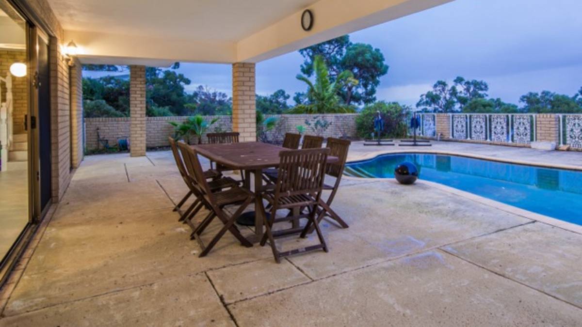11 Tanjinn Street, DAWESVILLE, WA 6211 AUS