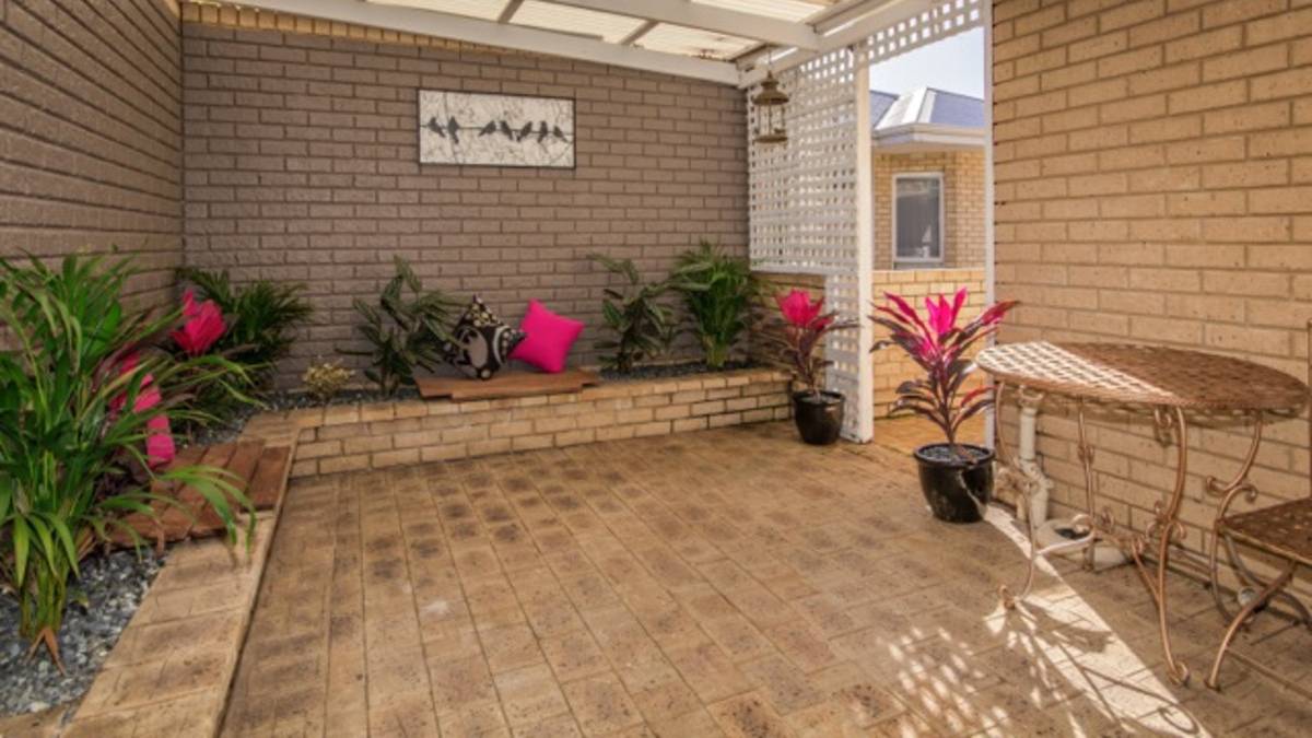 11 Tanjinn Street, DAWESVILLE, WA 6211 AUS
