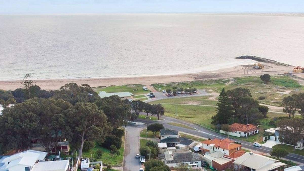 4 Hill Street, HALLS HEAD, WA 6210 AUS