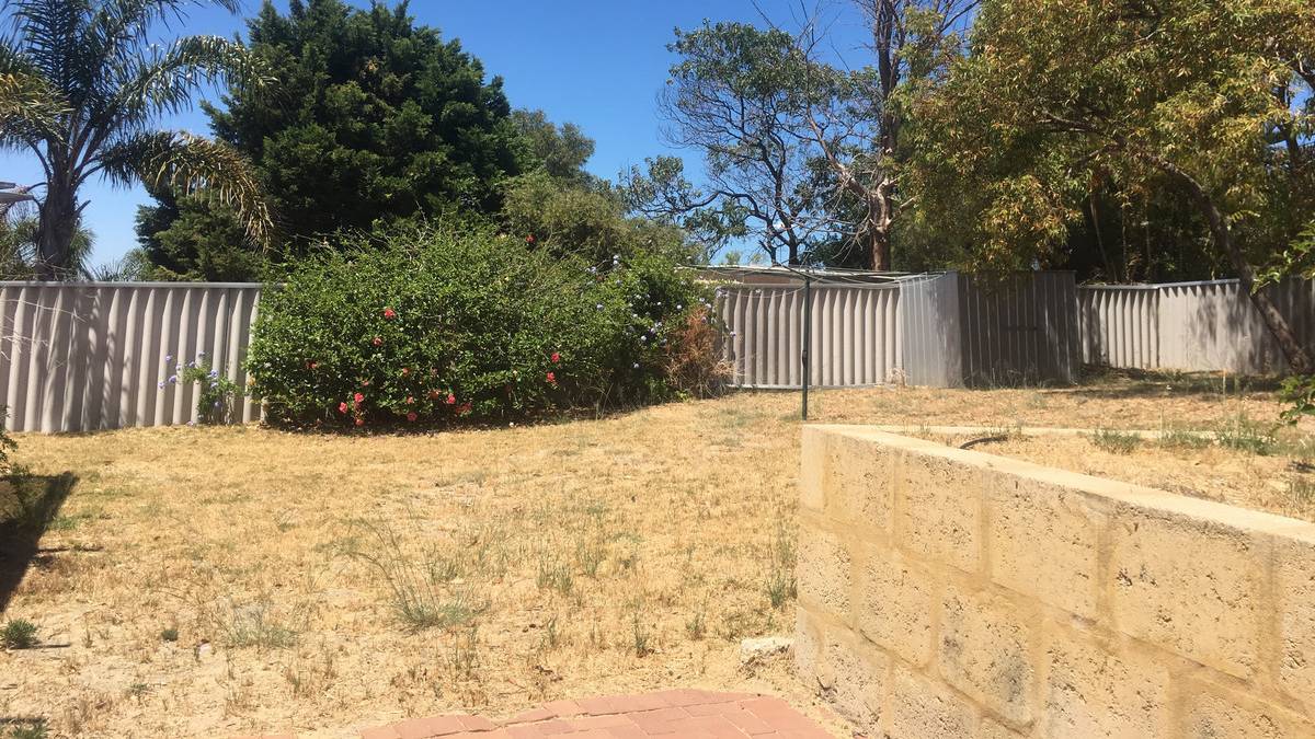 32 Casuarina Drive, HALLS HEAD, WA 6210 AUS