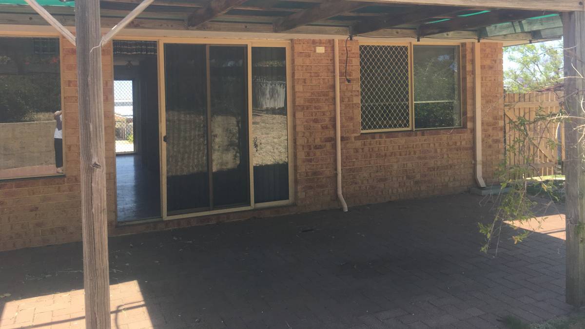 32 Casuarina Drive, HALLS HEAD, WA 6210 AUS