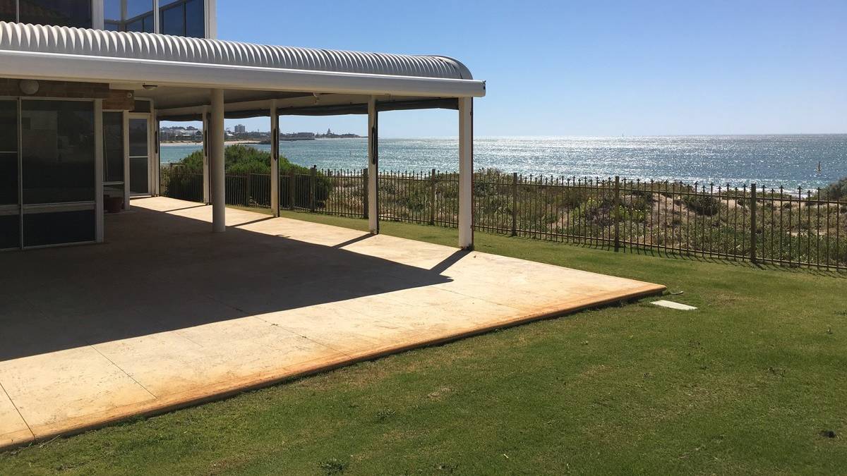 2 Barry Street, Mandurah, WA 6210 AUS